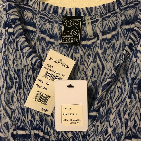 Casual Studio Women’s Sheer Pleated Top - Picture 5 of 9